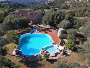 Villa Elena with salt water private pool by Sardiniafamilyvillas Arzachena